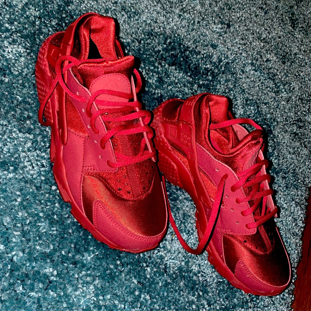 NIKE AIR-  BRAND NEW!! ❤️